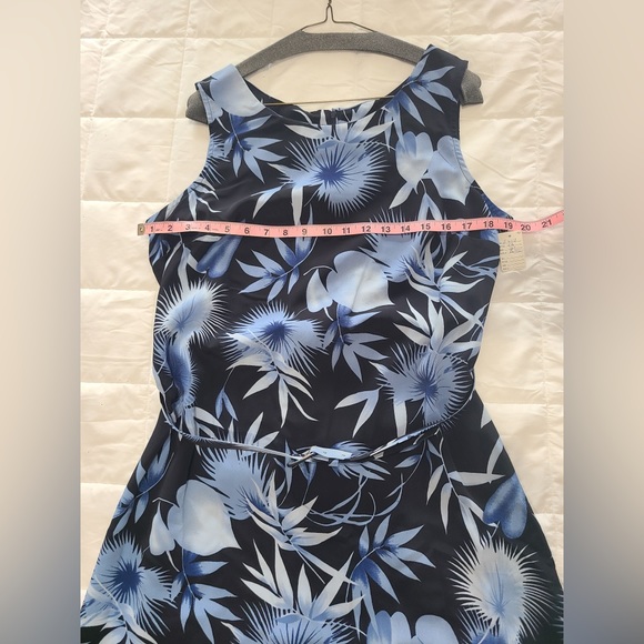 Navy and Light Blue Floral Sleeveless Dress - Picture 7 of 9